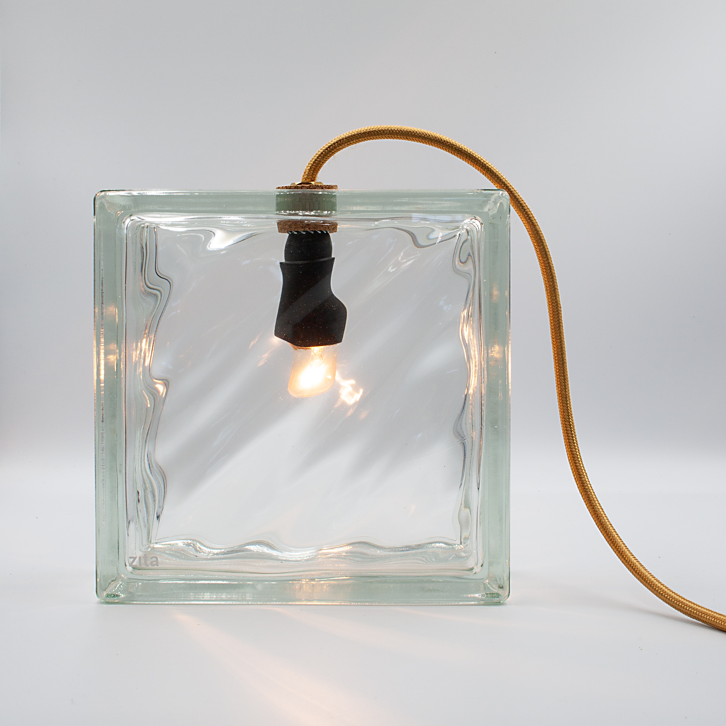 Hochwertige Design Nachttischlampe: So wird dein Schlafzimmer zur Wohlfühloase